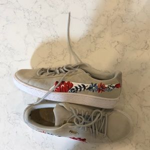 Grey suede pumas with floral design